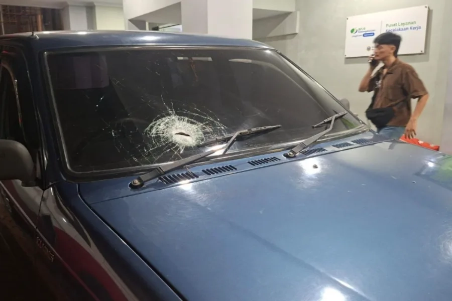 Teror Batu Hantui Jalan Raya Lumajang