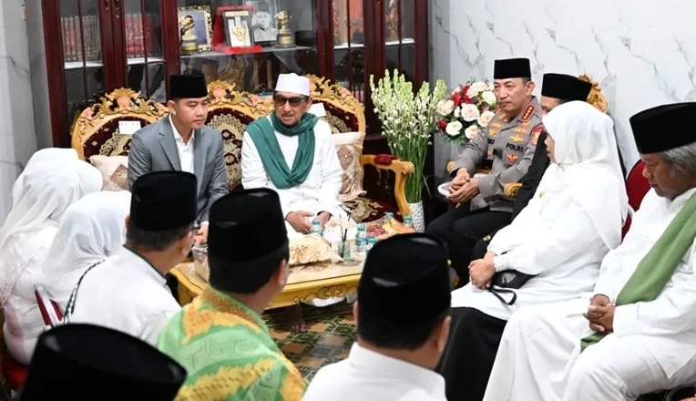 Wapres Gibran Soroti Tantangan Global di Haul Mbah Wahab