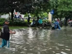 Banjir Sawahan Surabaya Jadi Sorotan Warga Banjir Sawahan Surabaya Jadi Sorotan Warga