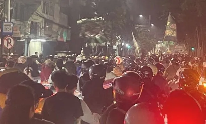 Bonek Padati Surabaya, Arus Lalu Lintas Tersendat