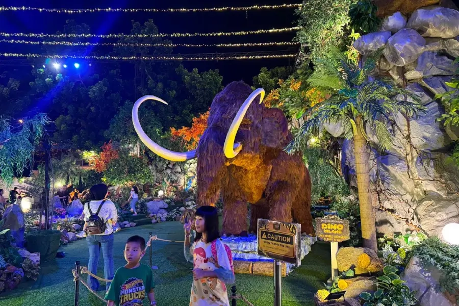 Dino Island Ramaikan Libur Sekolah Surabaya