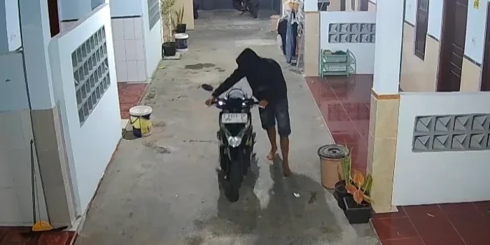 Dua Motor Raib, CCTV Rekam Aksi Senyap Maling