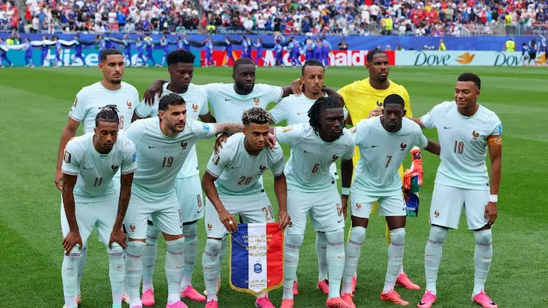 FIFA Tolak Penghormatan untuk Ibu Deschamps