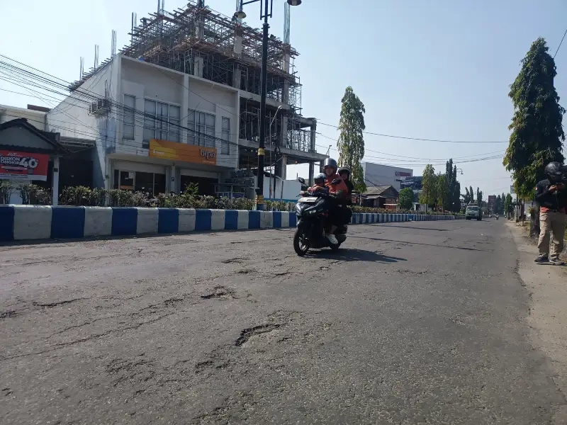 Jalur Kirab Grebeg Suro Ditambal, Aspal Permanen Tertunda