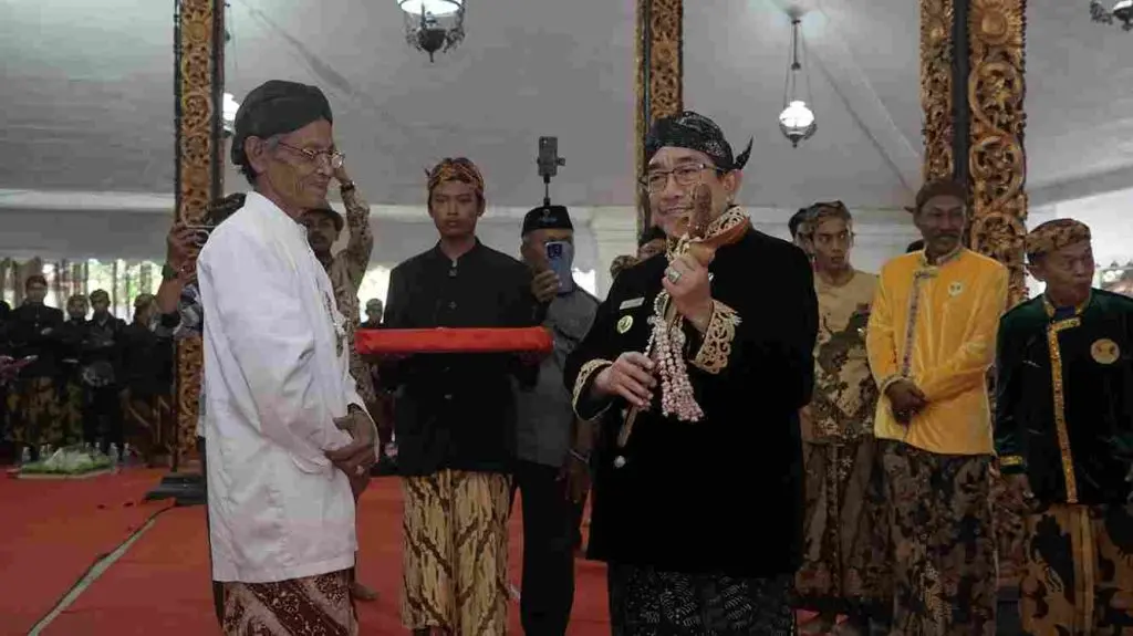 Kirab Pusaka Keraton Sumenep Perkuat Pelestarian Budaya