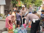 Krisis Air Bersih, Polisi Salurkan Bantuan untuk Warga Gresik