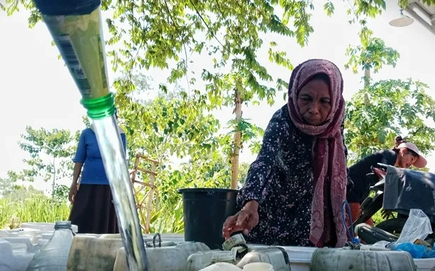 Krisis Air Klabang, Warga Bertahan dengan Sumber Keruh