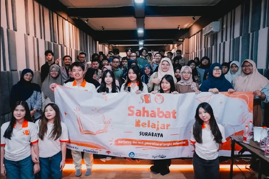 Mahasiswa Singapura Motivasi Siswa Surabaya Kuliah ke Luar Negeri