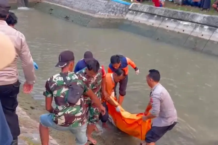 Mayat Misterius Mengapung di Kanal Magetan