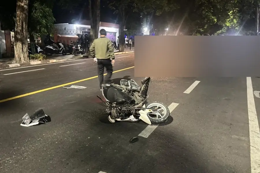 Motor Selip, Dua Remaja Tewas Tertabrak Truk