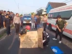 Pemotor Tewas Usai Tersenggol Truk Gandeng