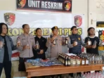 Polisi Sita 240 Botol Miras Ilegal di Pasuruan