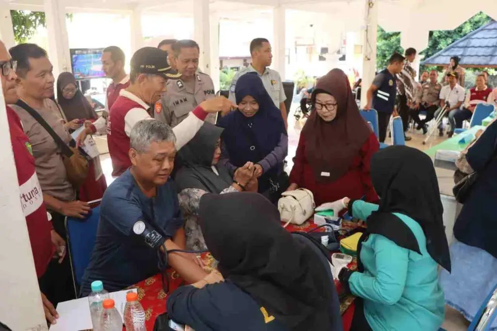 Polres Tuban Layani 100 Warga dalam Bakti Kesehatan