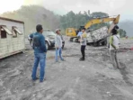 Truk Pengangkut Pasir Terjun ke Jurang 13 Meter di Lumajang