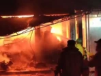 10-Kios-Pasar-Agrobis-Babat-Ludes-Terbakar