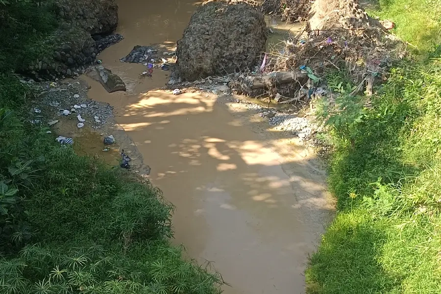 Dugaan Limbah Cucian Pasir Cemari Sungai Madiun
