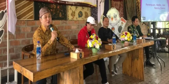 Ikatan Jurnalis Televisi Indonesia (IJTI) merespons keras pernyataan Presiden Republik Indonesia, Prabowo Subianto, yang menyebut adanya pihak-pihak berperilaku seperti Londo Ireng (komprador/pengadu domba) dengan bersembunyi di balik profesi wartawan.