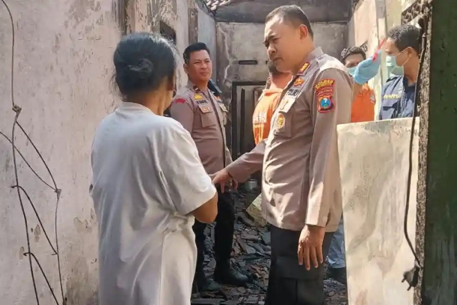 Korsleting Diduga Picu Rumah Warga Puri Ludes Terbakar