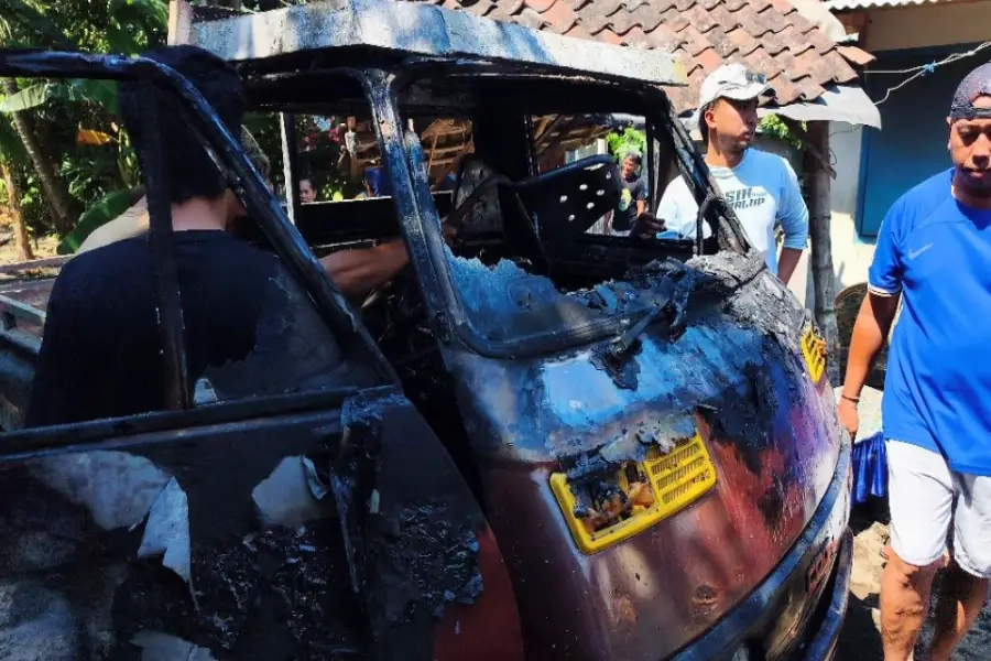 Mobil Terbakar Saat Isi BBM, Api Ludeskan Rumah di Bondowoso
