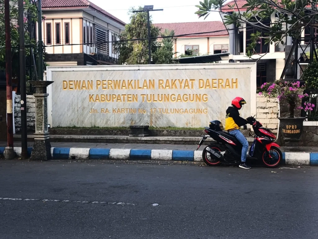 PAW-DPRD-Tulungagung-Kursi-Sutomo-Beralih-ke-Anak