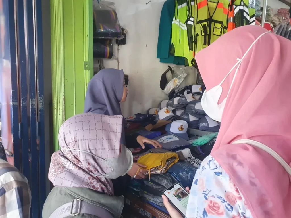 Penjualan-Seragam-SD-di-Tulungagung-Melonjak-100-Persen
