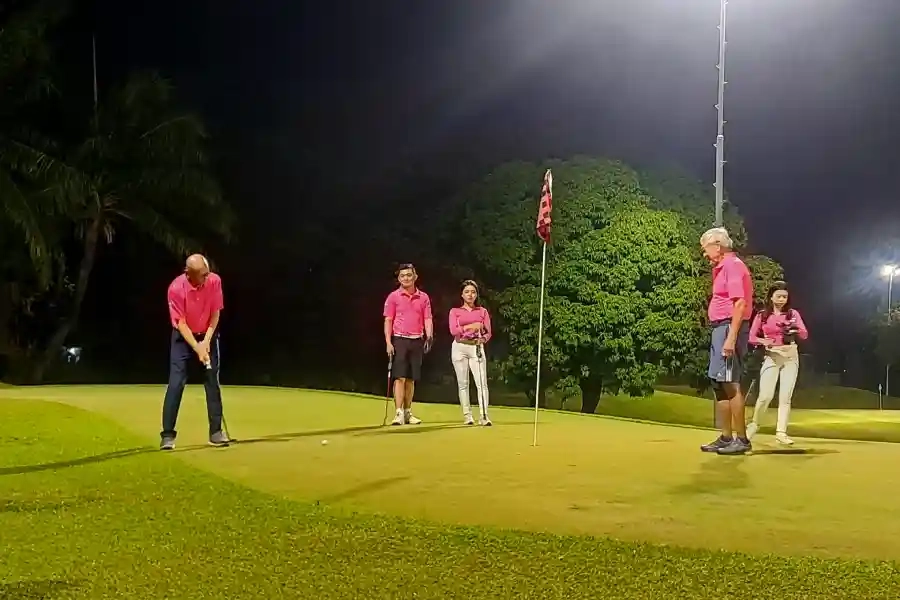 UK Petra Cetak Rekor MURI Golf Maraton 99 Hole