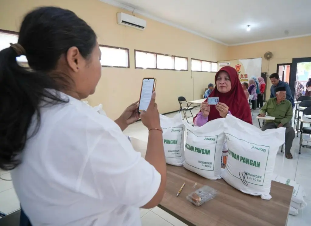 14.373 KPM Kota Mojokerto Terima 30 Kg Beras