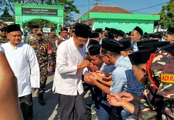700 Santri Dikerahkan Bersihkan Tambakberas Jelang Muktamar NU