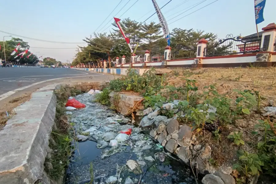 Drainase Puspem Madiun Tersumbat, Warga Desak Penanganan