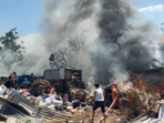 Gudang Rongsokan Gresik Terbakar, Api Merembet ke Tiga Stan