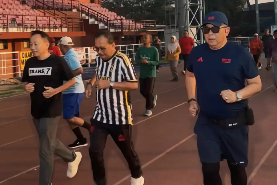 Hasto Ajak Anak Muda Surabaya Gemar Olahraga