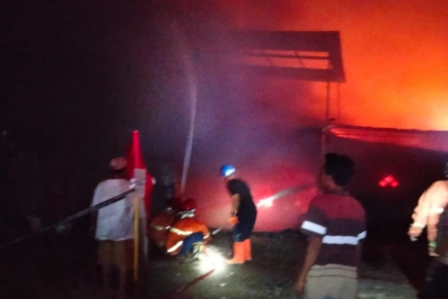 Kandang Ayam di Pungging Mojokerto Ludes Terbakar