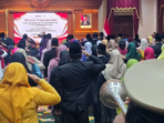 Khofifah Anugerahkan Satya Lencana kepada 250 PNS Jatim