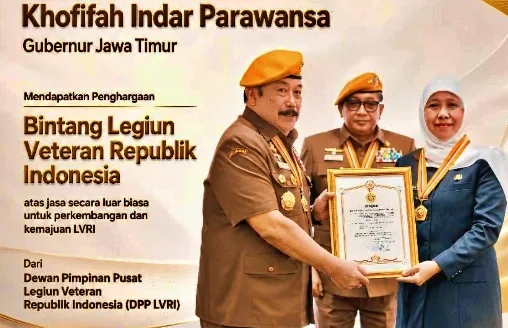 Khofifah Terima Bintang LVRI di Hari Veteran Nasional