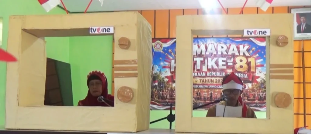 Lansia Ponorogo Jadi Presenter TV dari Balik Kardus
