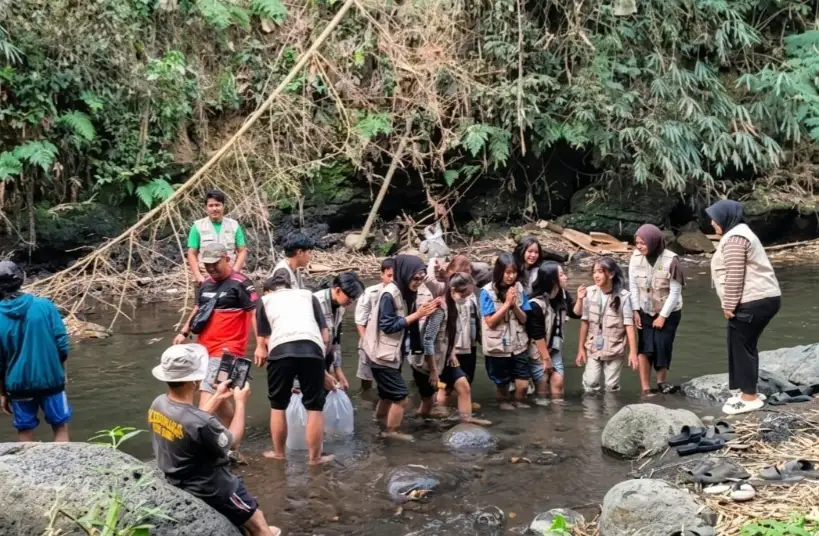 Mahasiswa FPIK UB Tebar 10 Ribu Benih Wader