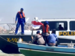 Merah Putih Berkibar di Tengah Laut Gresik