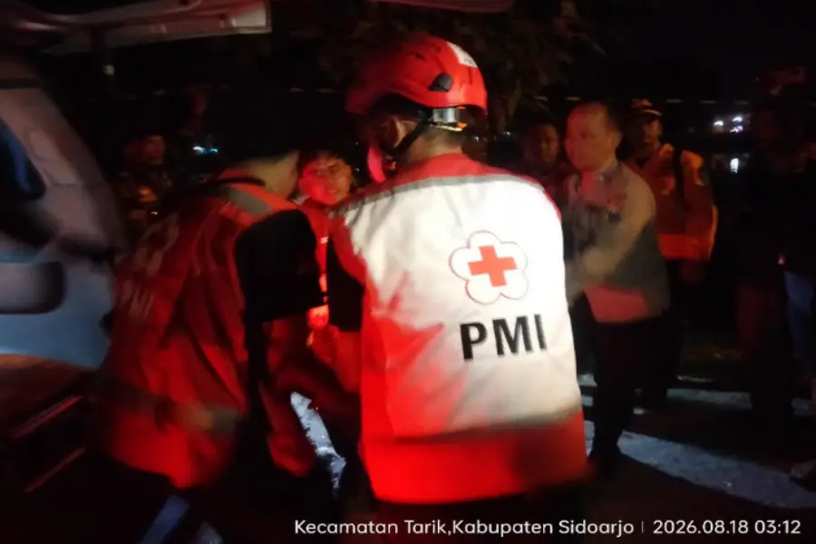 Pemuda Mojokerto Tercebur ke Sungai Brantas