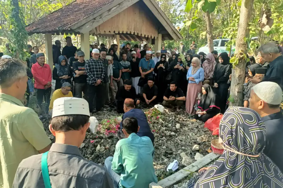 Pendaki Gunung Piramid Maliya Finda Dimakamkan di Lamongan