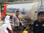 Polres dan BPBD Ngawi Salurkan 10 Ribu Liter Air