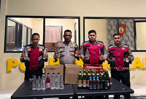 Polresta Sumenep Sita Puluhan Botol Miras
