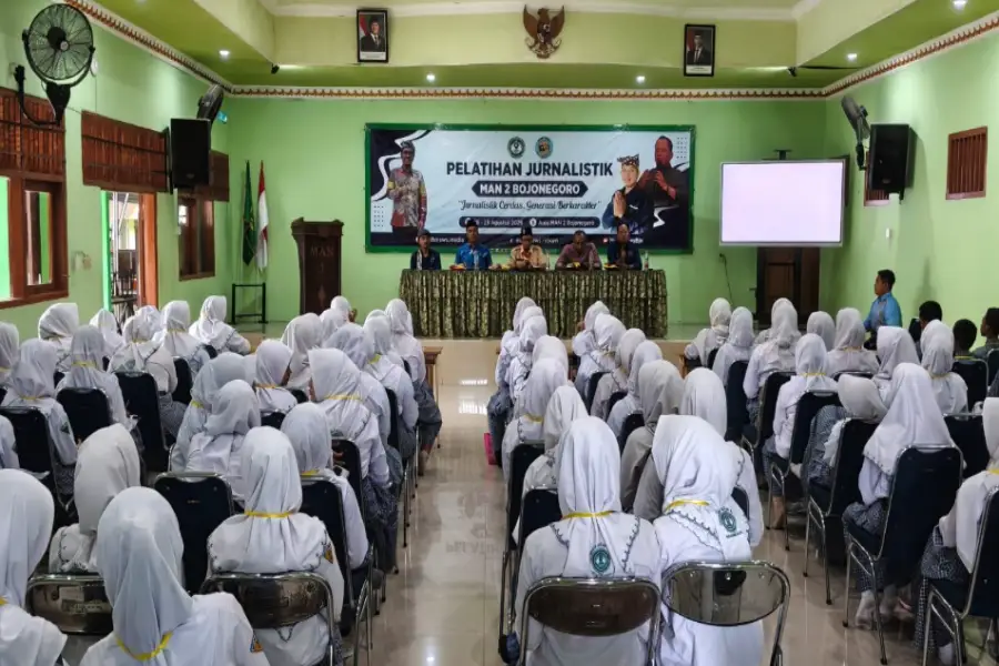 PWI Bojonegoro Bekali Ratusan Siswa MAN 2 Jurnalistik
