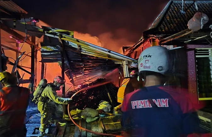 Tiga Rumah di Jombang Ludes Terbakar, Kerugian Rp300 Juta