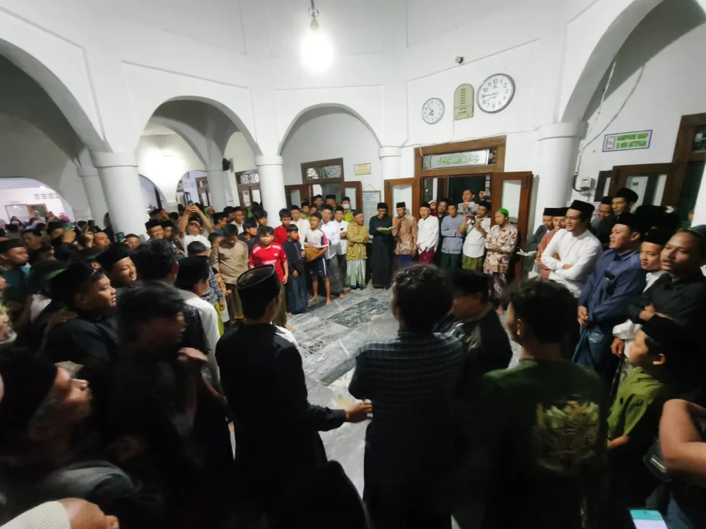 Tradisi Sebar Koin Jamsaren Bertahan Sejak 1908