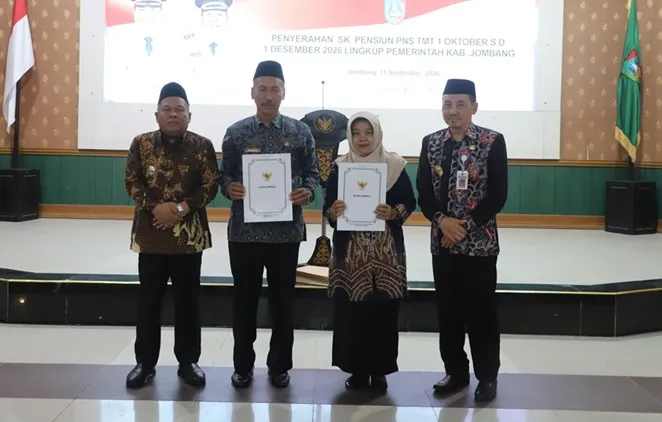 63 PNS Jombang Terima SK Pensiun