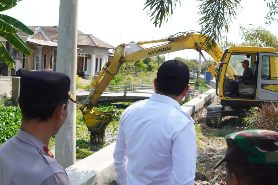 Bupati Sidoarjo Perintahkan Lima Alat Berat Turun