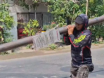 Empat Tiang Fiber Optik Ilegal di Tulungagung Dirobohkan Empat Tiang Fiber Optik Ilegal di Tulungagung Dirobohkan