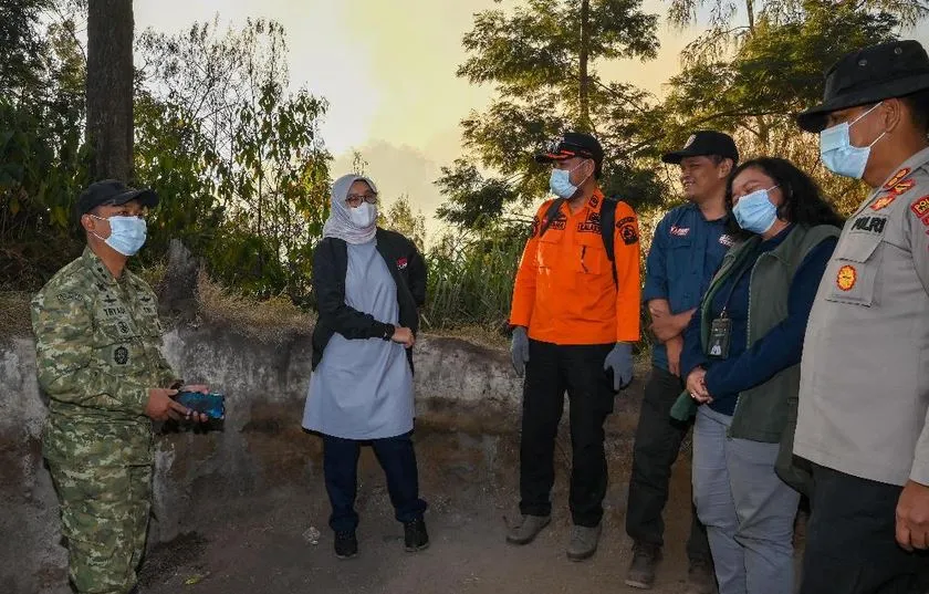 Helikopter Water Bombing Dikerahkan Padamkan Karhutla Ijen