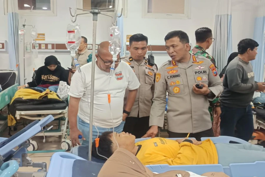 Kapolresta Sidoarjo Pantau Santri Manbaul Hikam Diduga Keracunan MBG