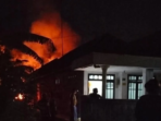 Kebakaran Hanguskan Dapur, Semangat Warga Jombang Tak Padam Kebakaran Hanguskan Dapur, Semangat Warga Jombang Tak Padam